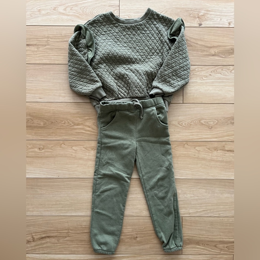 EUC Old Navy 5T sage green ruffle sleeve quilted matching set